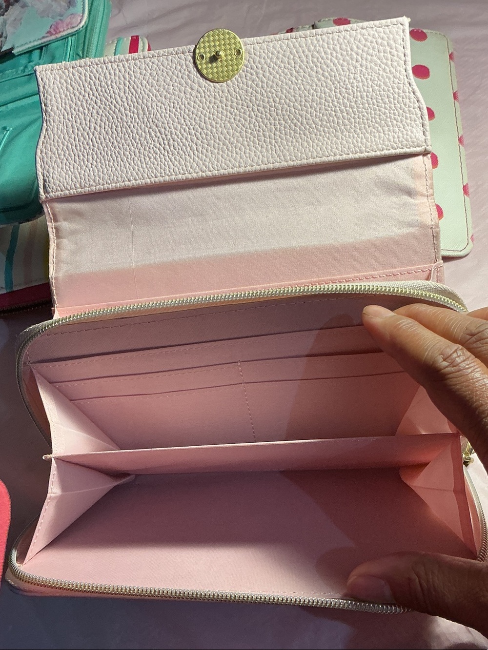 Floral Mint Trifold Wallet with Pink Accents - Unbranded - Picture 11 of 15